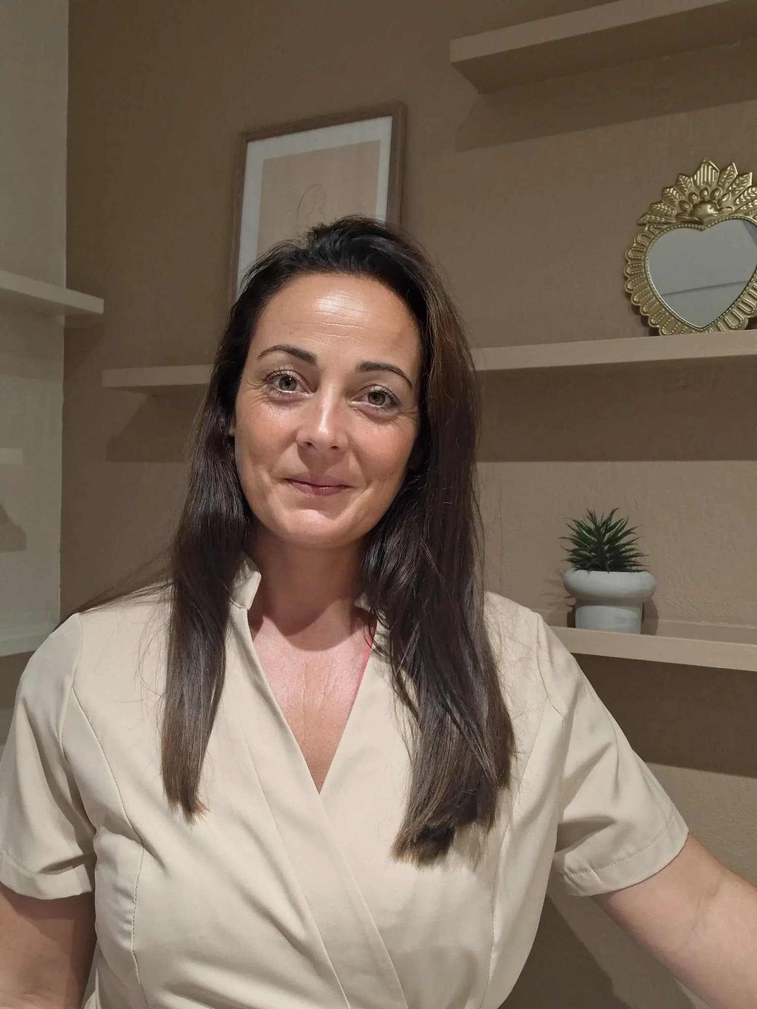 Séance de drainage lymphatique manuel dans le cabinet